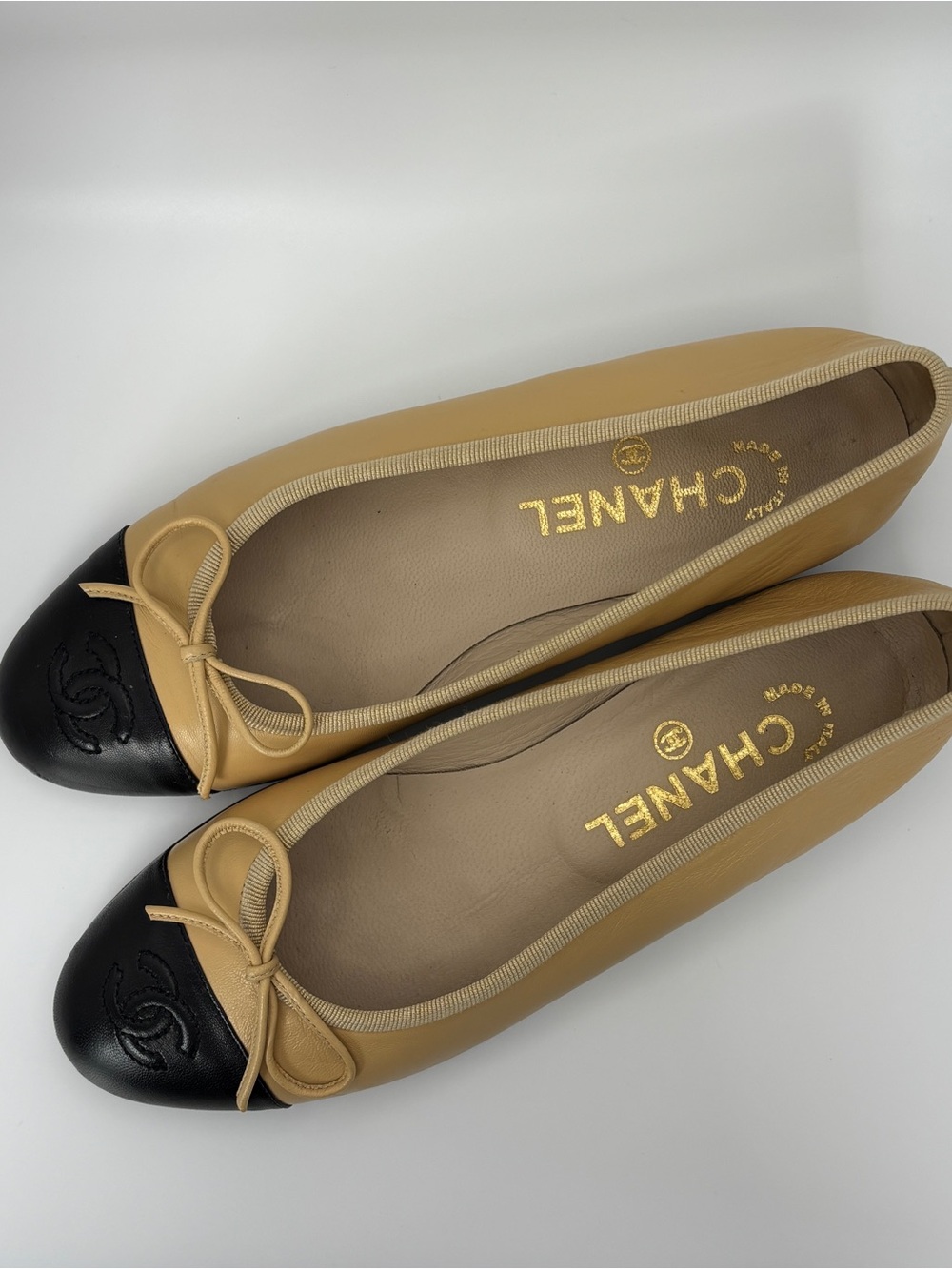 CHANEL Classic Lambskin CC Ballet Flats Beige Black Cap Toe 35.5 vtg - Picture 4 of 11